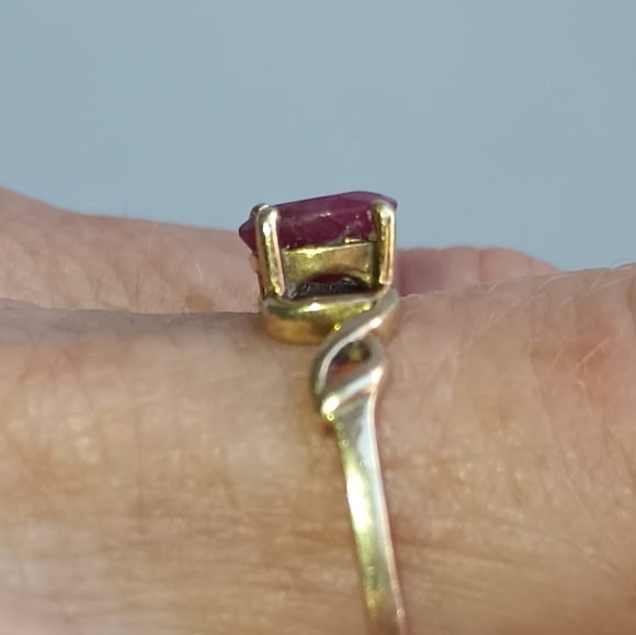 Vintage 1970s Pink Rose Cut Ruby In 10K Solid Gold Ring Stamped & Signed - Picture 4 of 11